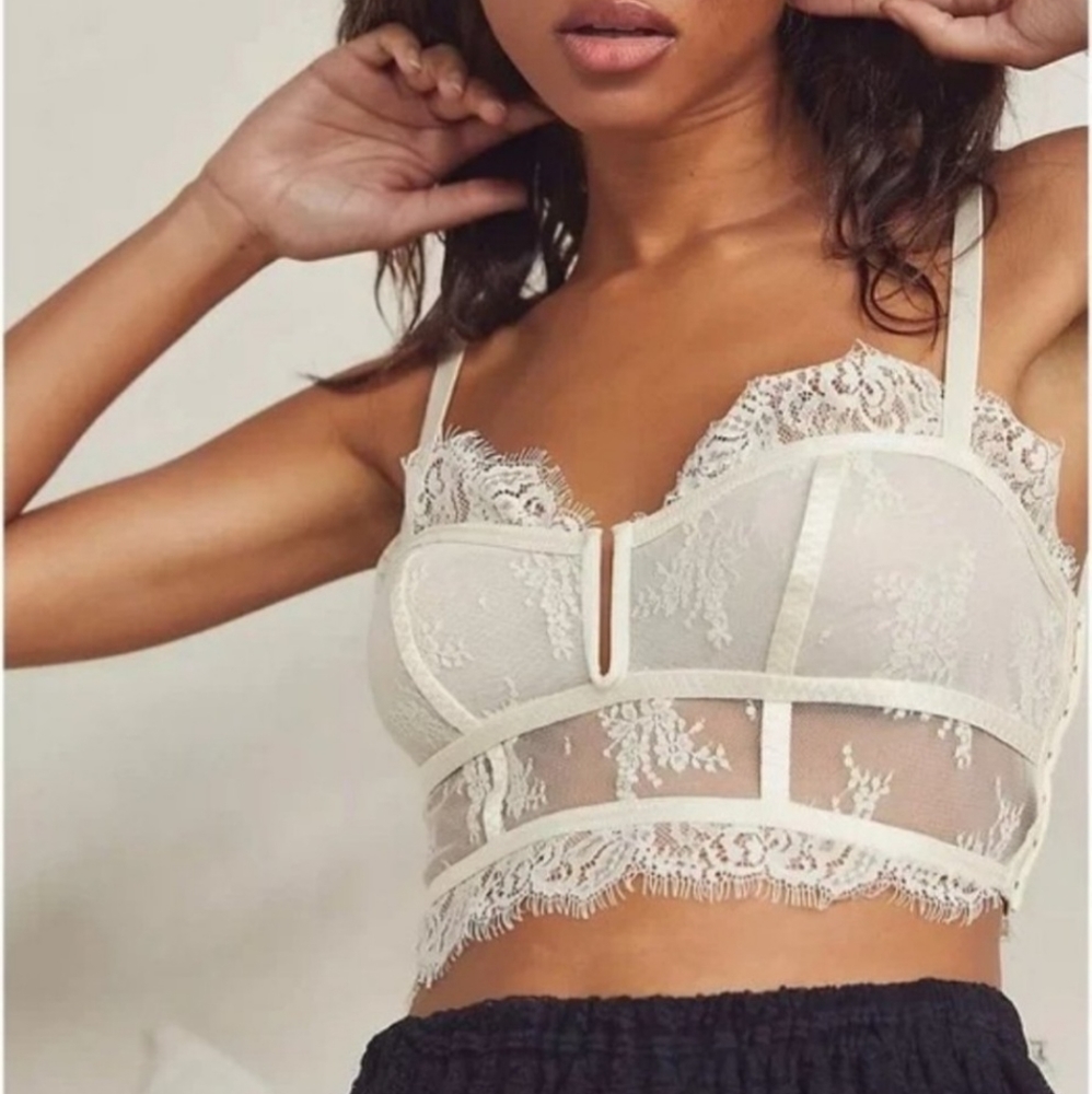 Free People Layer in Lace Bustire in Ivory sz Medium FP1050